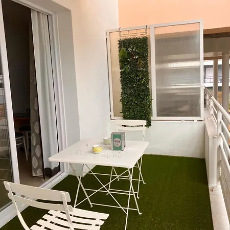아파트 Quiet With Balcony *