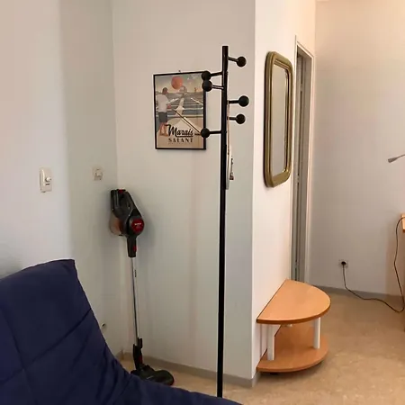 Quiet With Balcony 아파트 라로셸