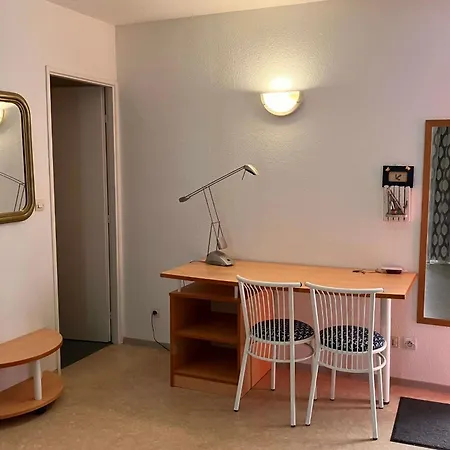 Appartement Avec Balcon Et Piscine Partagée