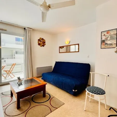 Avec Balcon Et Piscine Partagée *