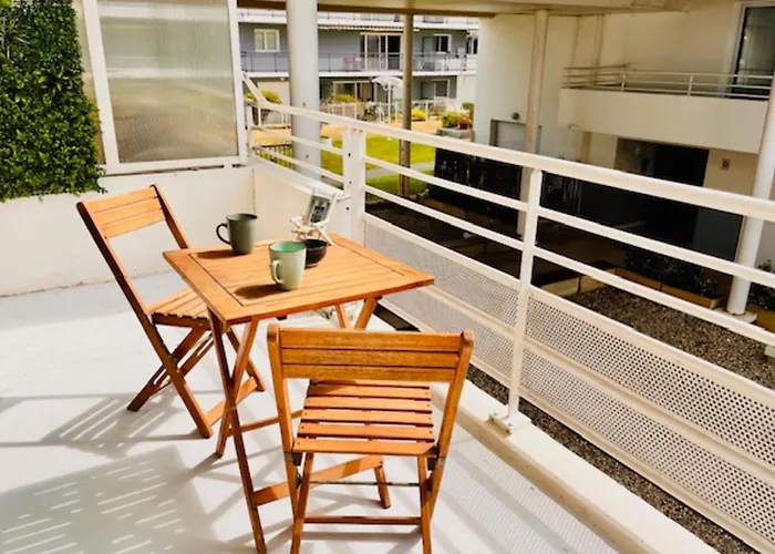 Quiet With Balcony * La Rochelle (Charente-Maritime)